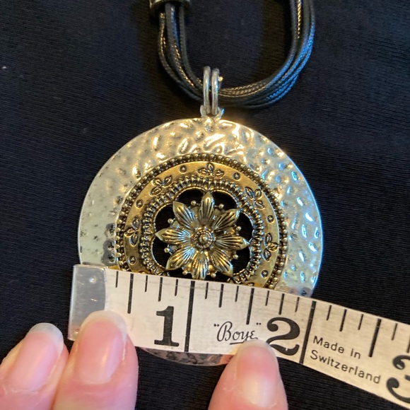 Lovely pendant necklace with hammered metal look. Mixed silver bronze. - Picture 5 of 8